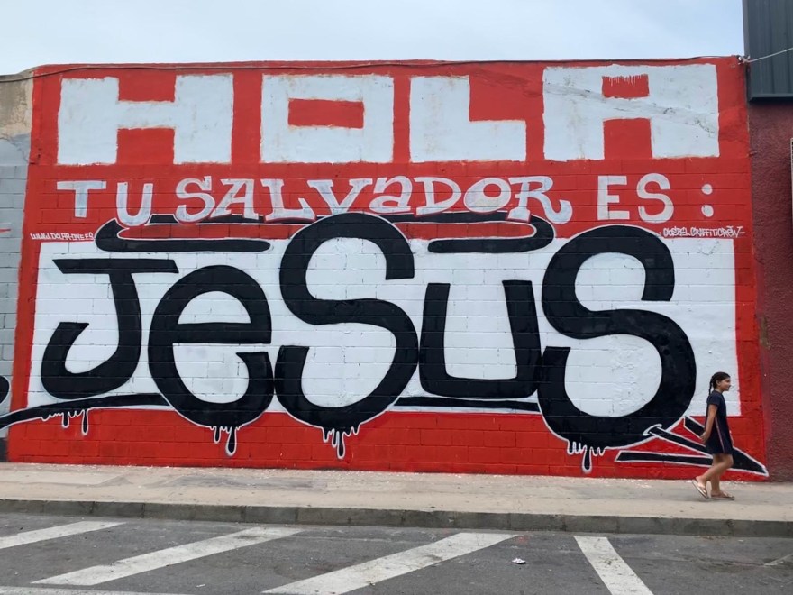 - DOLAR ONE BIG ONE GRANDE ALICANTE STREET ART HOLA TU SALVADOR ES JESUS 1